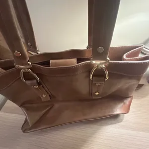 Elegant Vintage Liz Claiborne Brown Leather Tote Bag thumbnail 1