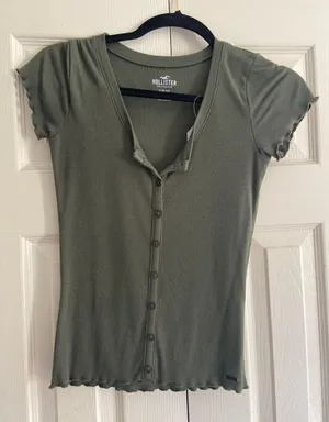 Hollister Short Sleeve thumbnail 1