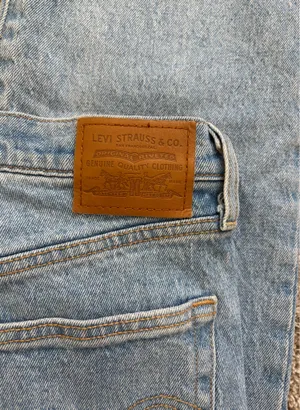 Levi’s ribcage straight jeans thumbnail 4