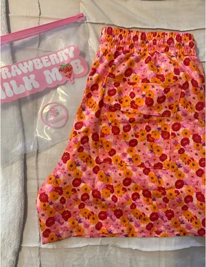 Strawberry Milkmob Peach Pit Short thumbnail 3