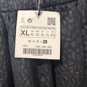 Zara Size-XL Mini Skirt Black Jacquard Puffy Layer‎ thumbnail 2