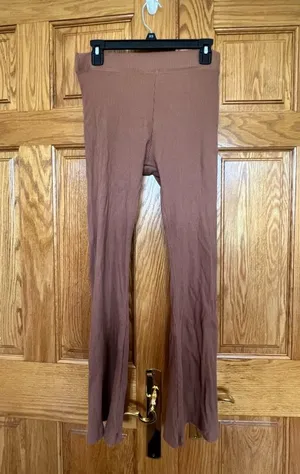 PINK - Victoria's Secret - Short Flare Leggings thumbnail 1