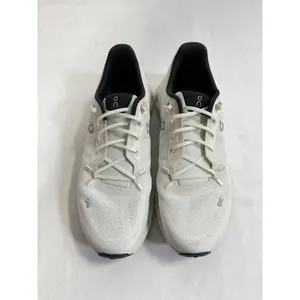 On Cloudtilt Low Top White Polyester Sneakers Size 9 *FIRM ON PRICE. thumbnail 4
