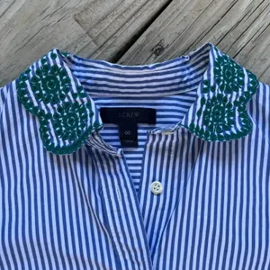 J.Crew Women's Blue & White Striped Embroidered Collar Shirt Size 00 thumbnail 3