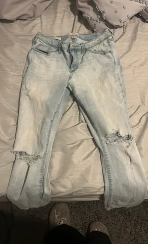 Universal Threads Mom Jeans thumbnail 3