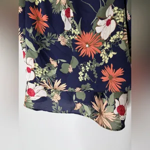 Banana Republic Navy Floral‎ Tie Shoulder Camisole Ruffle Hem Top XL thumbnail 2