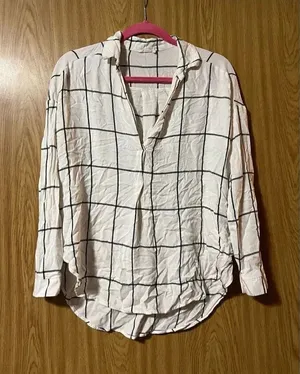 Lush White Plaid Woman’s Long Sleeve V-Neck Top Size Medium thumbnail 1
