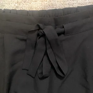 DR2 Elastic Tie Waist Pull-On Shorts in Black thumbnail 5