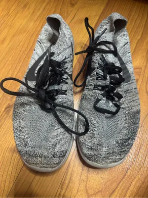 Nike sneakers thumbnail 1