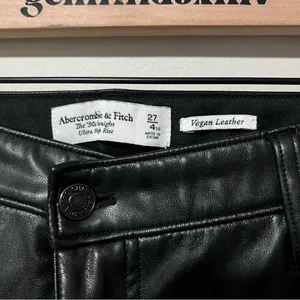 Abercrombie Criss Cross Waistband Vegan Leather 90s High Rise 27 XS thumbnail 3
