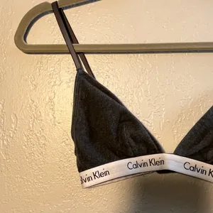Calvin Klein Black Triangle Bra with Lace and Spaghetti Straps SZ S Wire Free thumbnail 3
