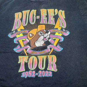 Buc-ee's Tour 1982-2022 Graphic T-Shirt Black Beaver Believer Womens Medium thumbnail 3