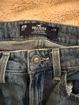 Hollister Low-Rise Baggy Jeans thumbnail 2