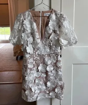 Elliatt 3D Floral Dress White thumbnail 1