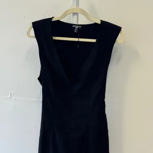 NWT PrettyLittleThing Shape Black Deep V-Neck Sleeveless Tie Back Top US 8 thumbnail 4