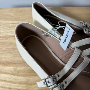 NWT Old Navy Women’s Double Buckle Mary Jane Flats in Ivory Size 8 thumbnail 4