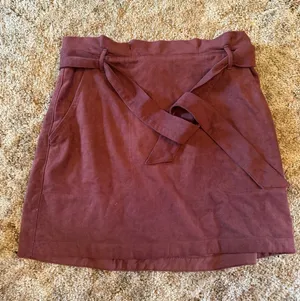 Abercrombie & Fitch Faux Burgundy Merlot Suede Paperbag Belt Mini Skirt Boho thumbnail 1