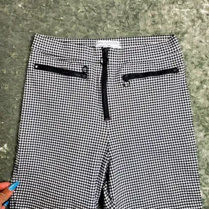 Urban‎ Outfitters Plaid Tapered Pants thumbnail 2