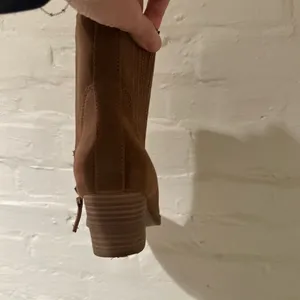 Rockport Brown Heeled Boots with Western Style and Chunky Heel thumbnail 2