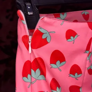 Romwe Pink Strawberry Graphic Mini Skirt thumbnail 3