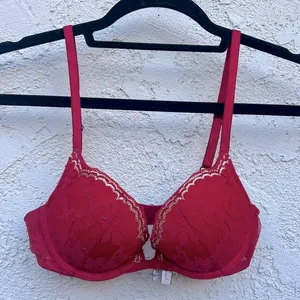 PINK - Victoria's Secret 32A dream girls push-up red Lacey gold trim bra thumbnail 1
