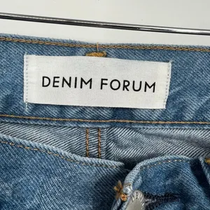 Aritzia Denim Forum The ‘90s So-Soft Hi-Rise Baggy Jean relaxed fit blue pockets size 26 thumbnail 7
