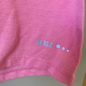 REI pink short sleeve shirt size medium thumbnail 2