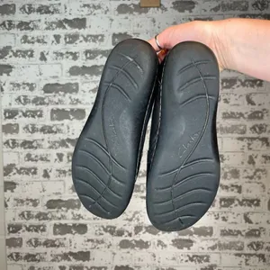 Clarks | women black leather loafers thumbnail 3