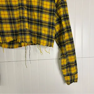Forever 21 Yellow Plaid Cropped Flannel Distressed Grunge Button Up Size Medium thumbnail 5