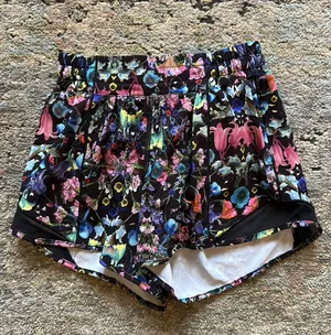 Lululemon Hotty Hot Shorts 2.5" Low-Rise thumbnail 1