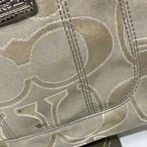 COACH M Size Tan Signatur Jacquard Fabric Handbag thumbnail 6