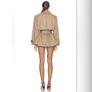 Helsa Short Bubble Hem Trench in Stone S thumbnail 5