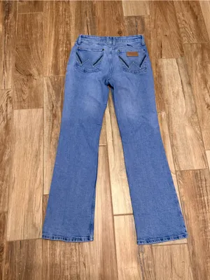 Wrangler Retro Women's Kai Light Wash Mid Rise Bootcut Denim Jeans thumbnail 6