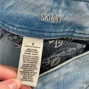 EUC American Eagle women’s light wash blue denim stretch skinny crop‎ jeans 6 thumbnail 6