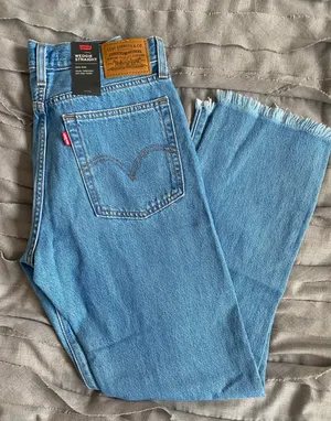 Levi's Wedgie Straight High-Rise Jeans thumbnail 2