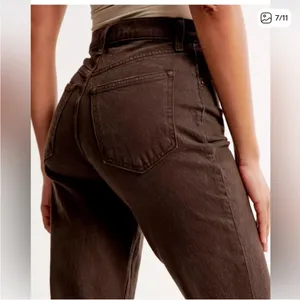 A&F Ultra High Rise 90s Straight Jean in Brown - 26S Curve Love thumbnail 7
