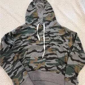 Forever 21 Camo hoodie thumbnail 1