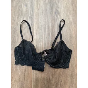 Victorias Secret Black Floral Lace Unlined Demi Bra 34C Gold V Hardware 11167972 thumbnail 2