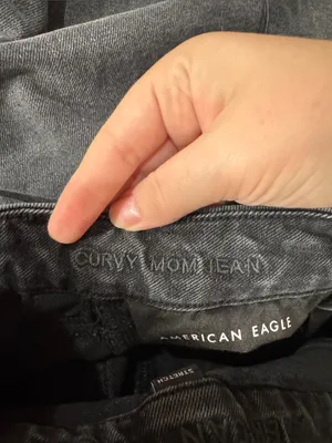 American Eagle Outfitters Washed Black High-Rise Stretch Curvy Mom Jean size 4 thumbnail 12