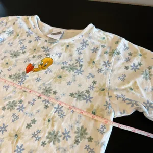 Vintage 2000 Warner Bros Studio Store Tweety Bird Floral T-Shirt Girls XL 14/16 thumbnail 8