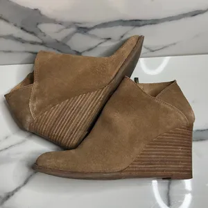 Lucky Brand Womens Tan Suede Zip Round Toe Wedge Heel Yakeena Boot Sz 9 Festival thumbnail 6