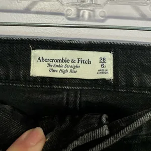 Black Abercrombie and‎ Fitch the ankle straight high rise jeans thumbnail 2