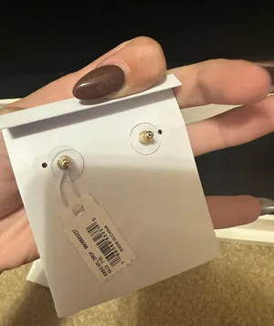 Gold Earrings thumbnail 3