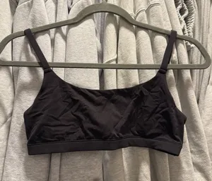 Skims Scoop Bralette thumbnail 1