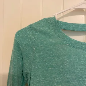 NEW Adidas women’s turquoise‎ purple lightweight cutout back long sleeve top S thumbnail 3