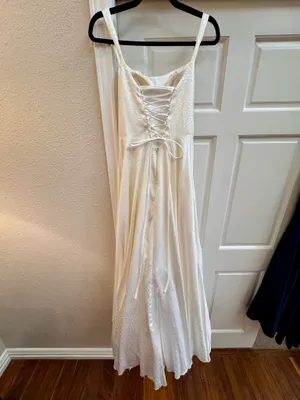Beautiful White Formal Dress Size 2 thumbnail 2