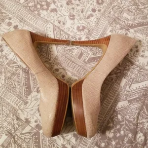 Tahari Sofia heel size 6M thumbnail 3