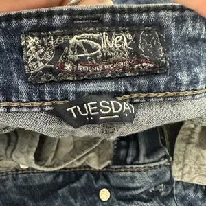 Silver Jeans Co Tuesday Low Boot Embellished Flap Pocket W31 L33 Medium Wash thumbnail 6