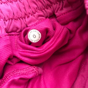 Lululemon L Hotty Hot Low-Rise Short 2.5" Sonic Pink 0 thumbnail 8