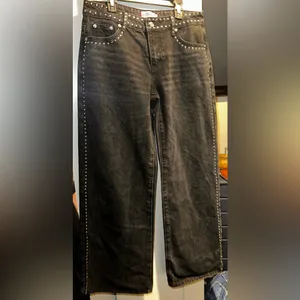 NWOT Edikted Quincy Studded Low Rise Baggy Jeans- Washed Black thumbnail 7